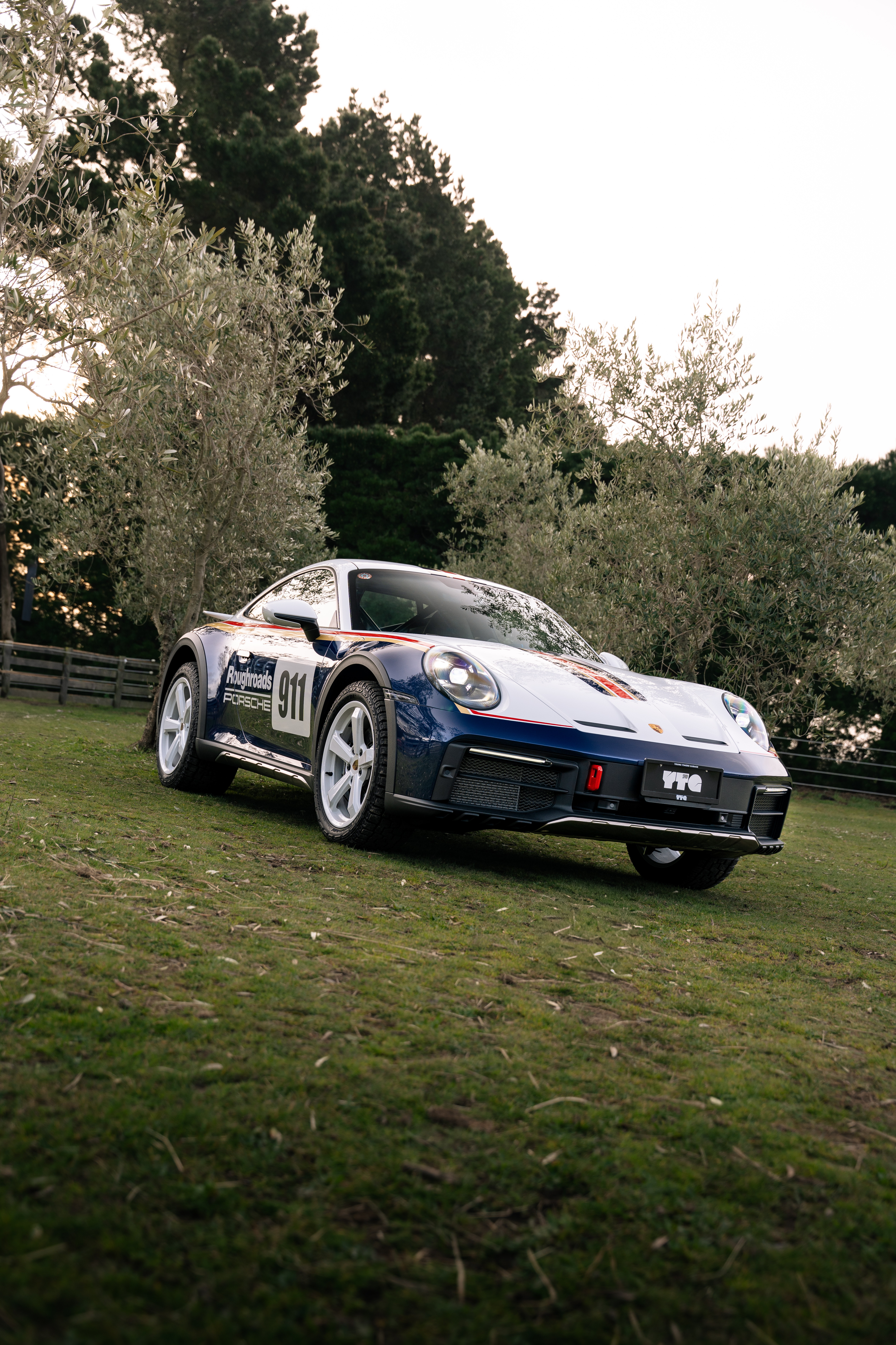 Porsche 911 Dakar Tribute · Field